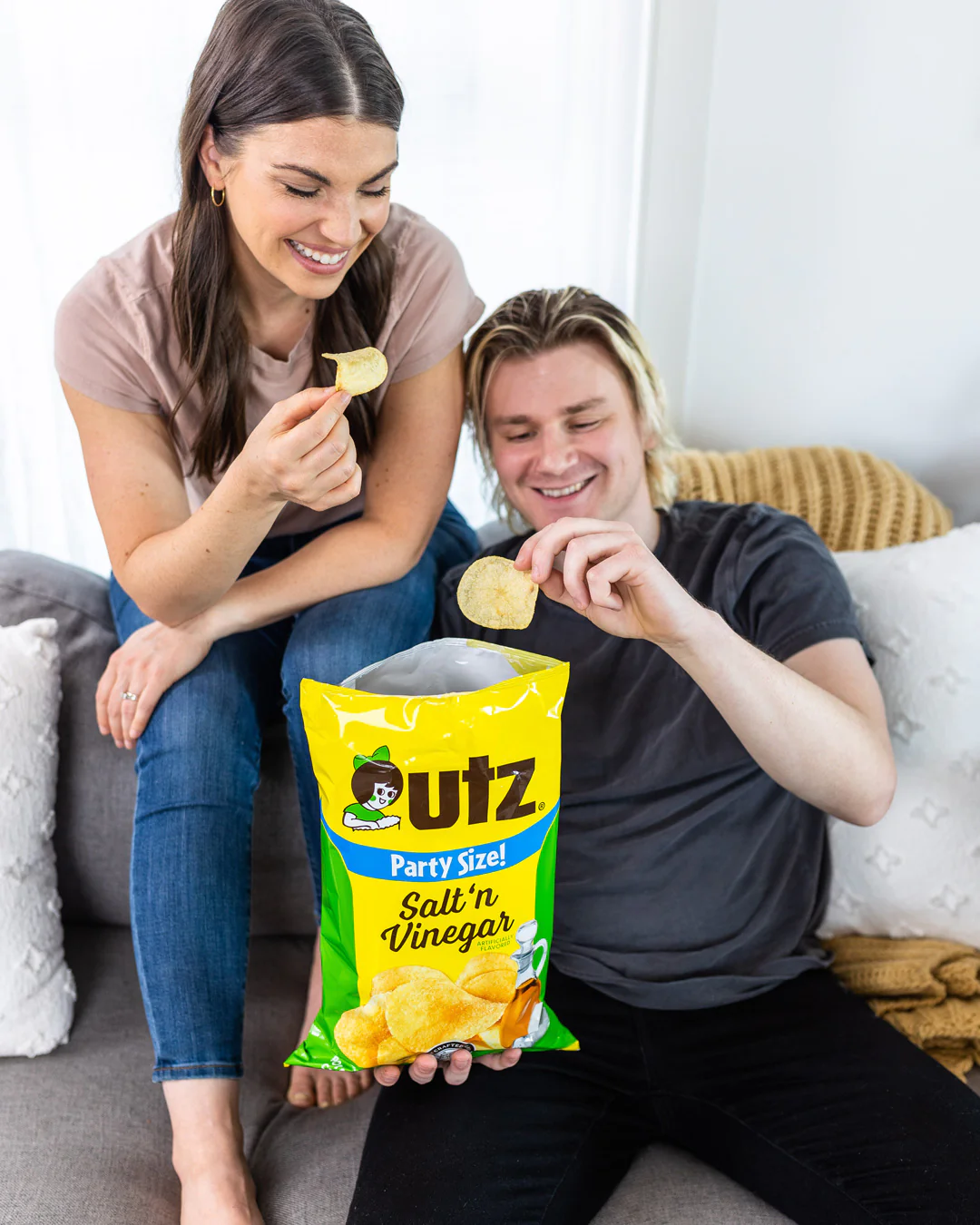 Utz Potato Chips Salt & Vinegar 1 oz. - Image 4