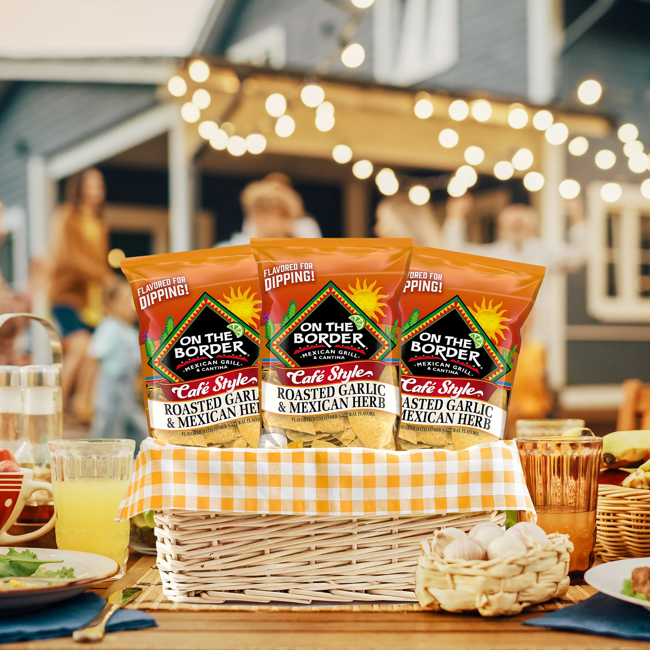On The Border Roasted Garlic & Mexican Herb Tortilla Chips - Image 7